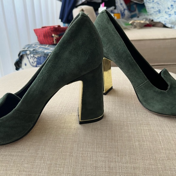 Karl Lagerfeld Paris "Gracie" Green Suede Heels Gold Detail on Sole/Heels. 6 - Picture 4 of 4